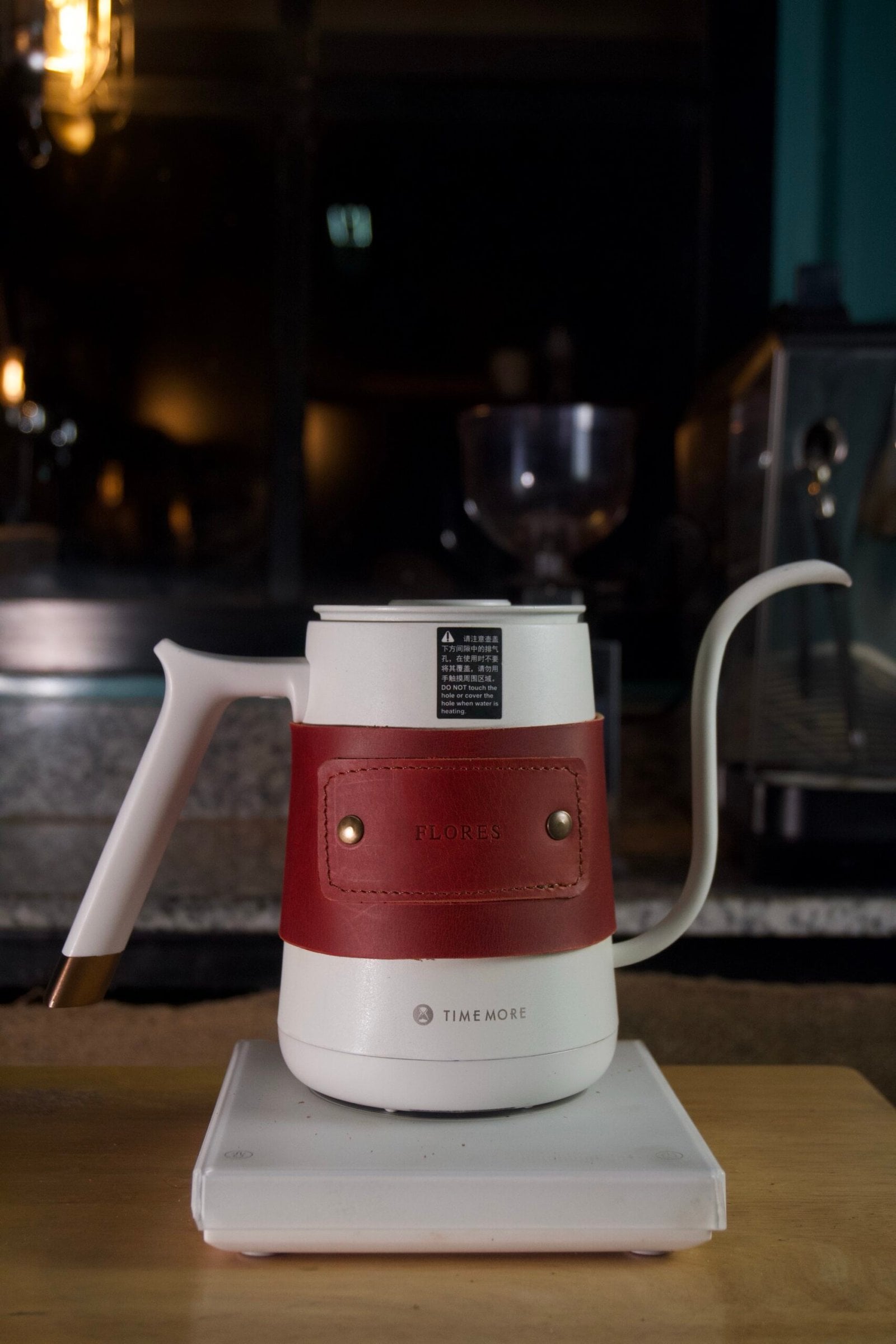 Flores Roastery Deri Kettle Kılıfı El Yapımı by Flores TIMEMORE kahve paketi