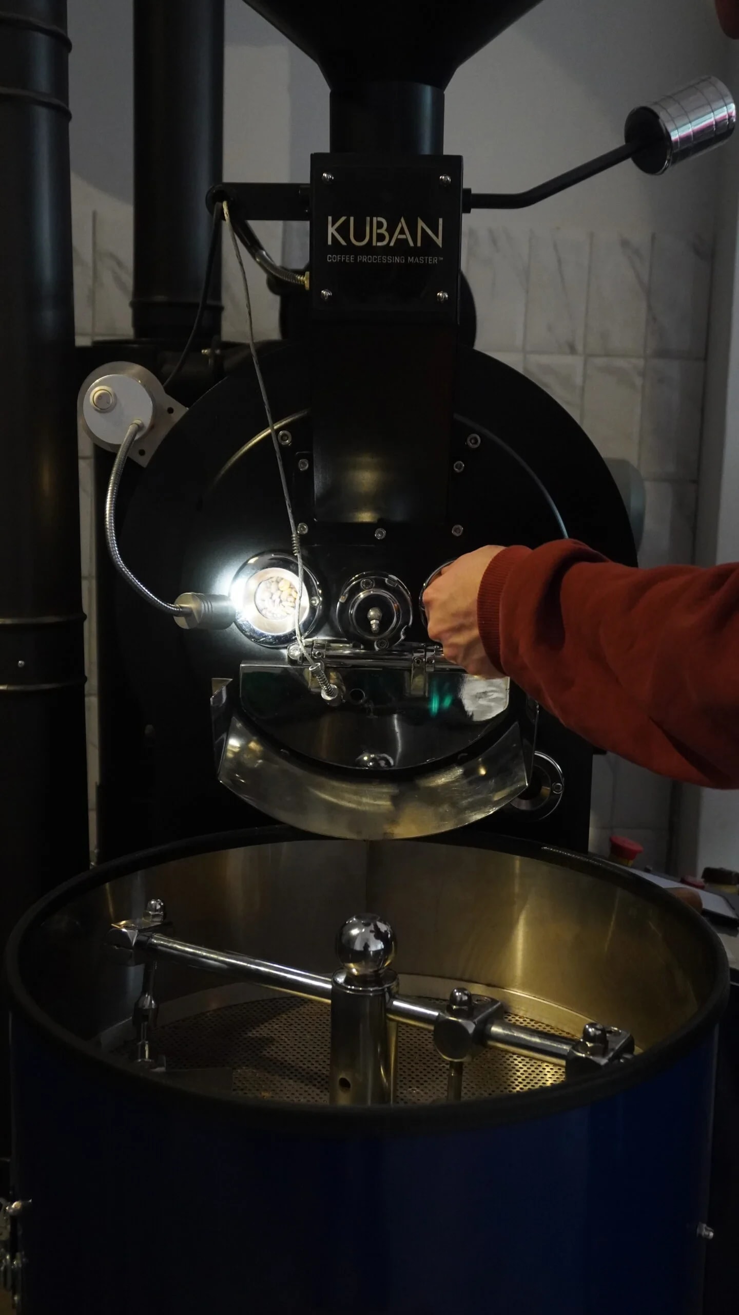 Flores Roastery'nin Kuban kavurma makinesi — Eskişehir'deki kavurma atölyemiz